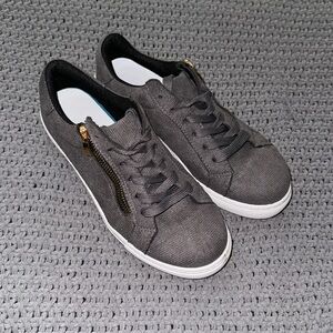 $7 Bundle ! GRAY AND GOLD ZIP SNEAKERS